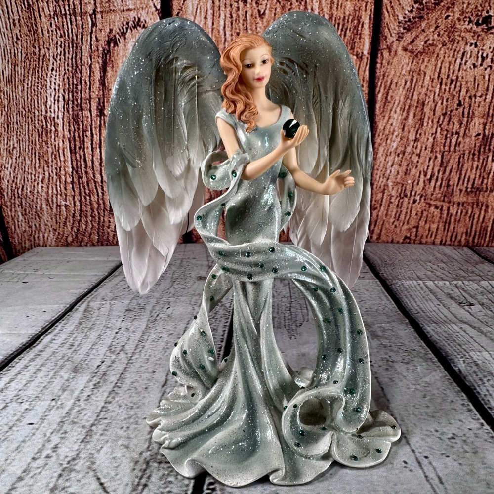Hamilton Collection Divine Touch of Tranquility Angel Figurine COA Never Display